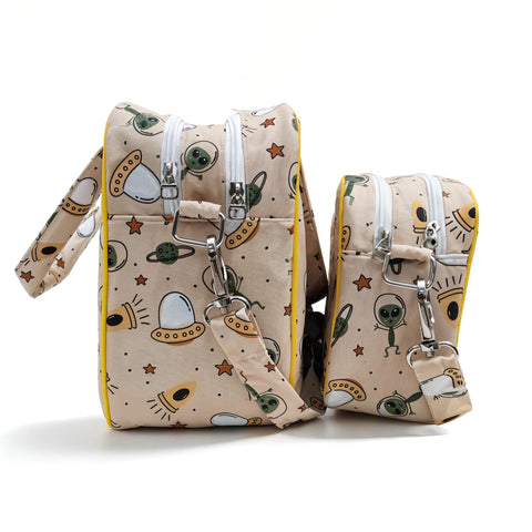 SPACE INVADERS PRINT TRAVEL BAG