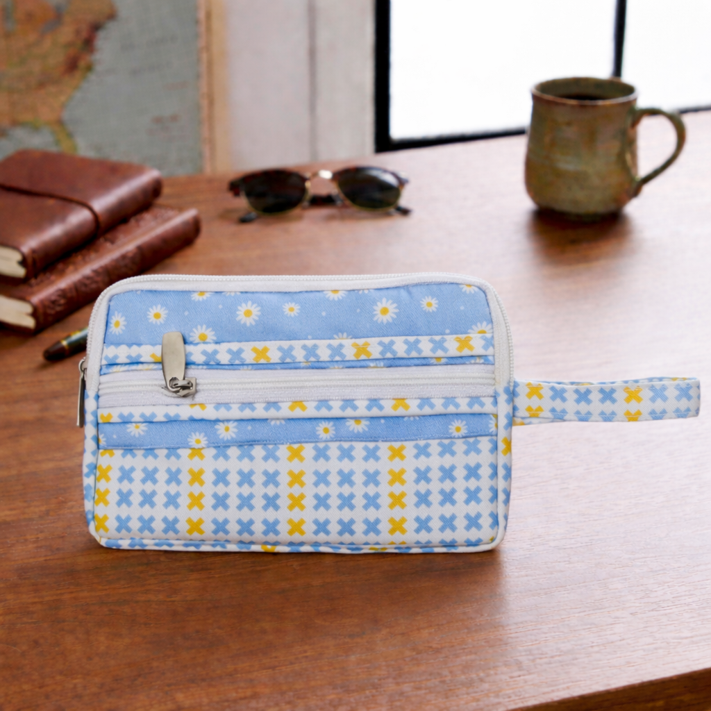 DAISY DREAMS PRINT ESSENTIAL TRAVEL COMPACT ORGANIZER