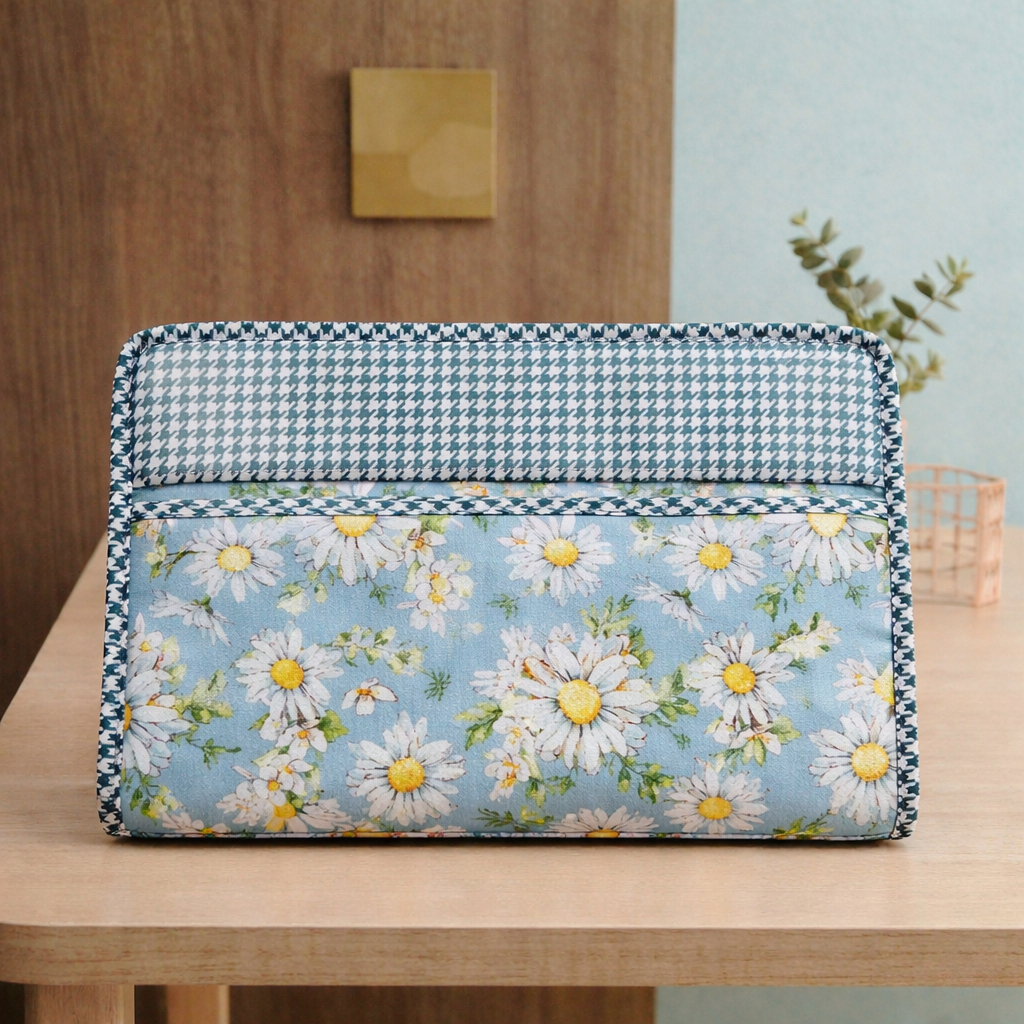 SUMMER DAISY MEADOW PRINT MAXSTOR TOILETRY BAG