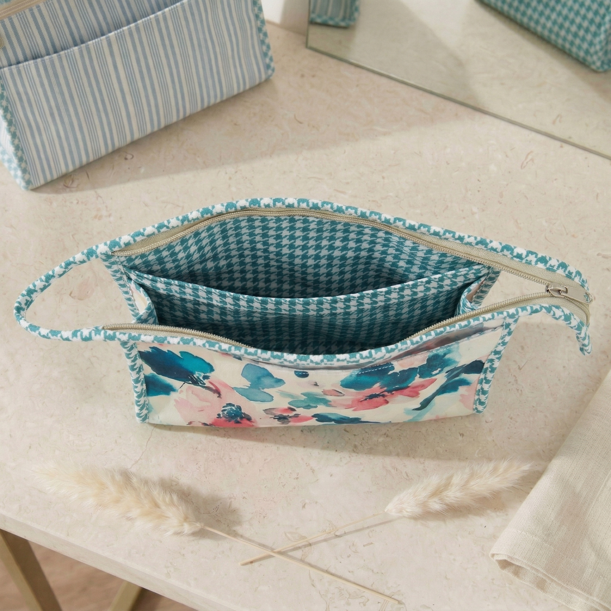 AQUA ROSE PRINT TRAVEL MAKEUP POUCH SET