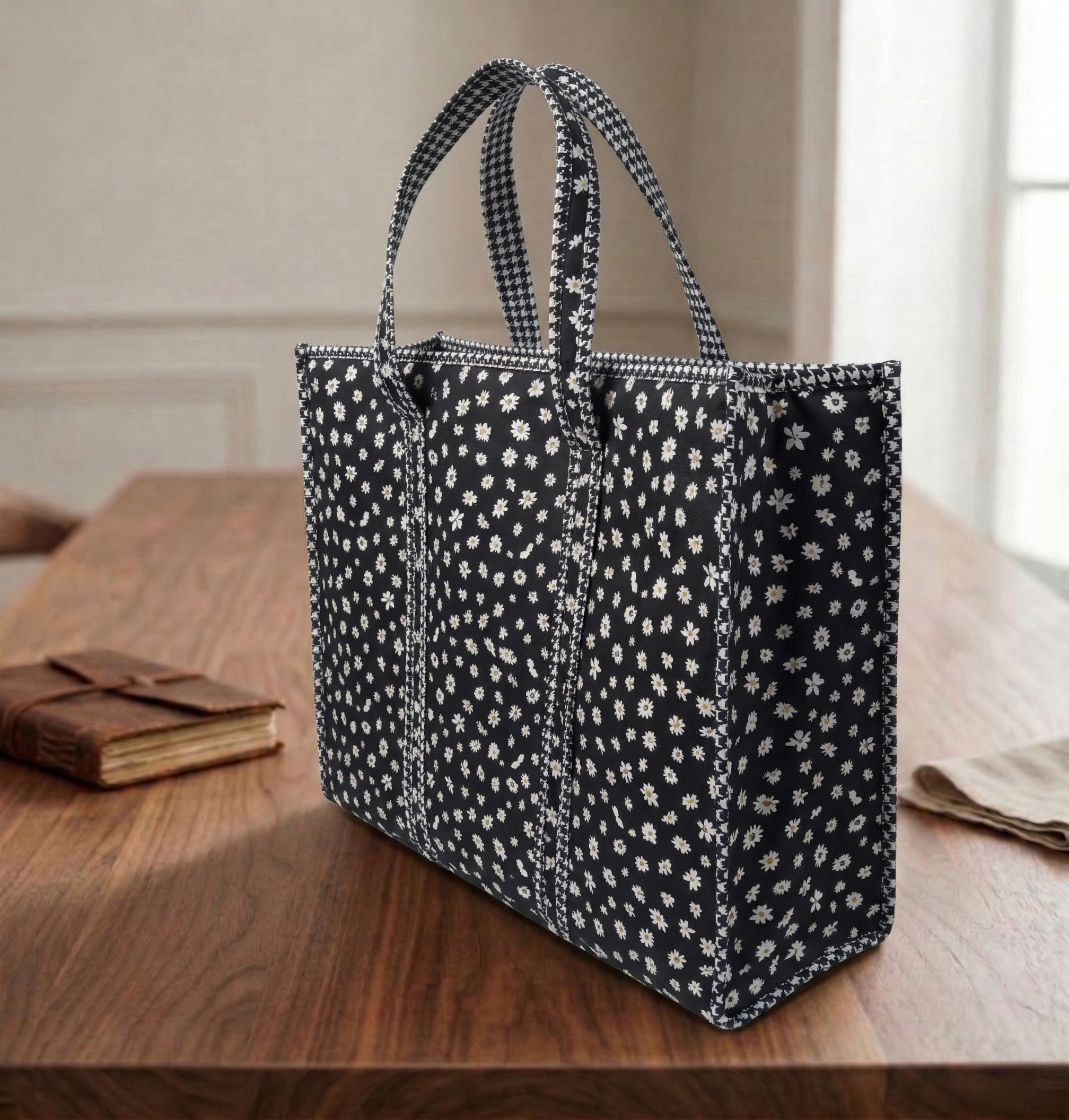 MIDNIGHT DAISY PRINT Everyday Tote