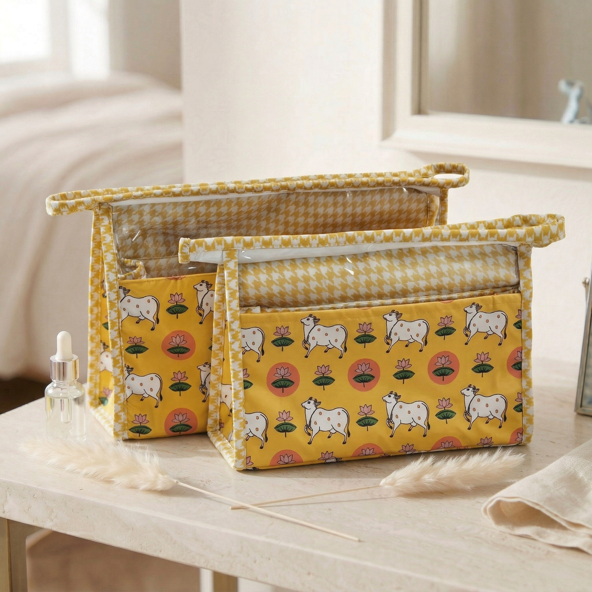 PICHWAI PASTURES PRINT TRAVEL MAKEUP POUCH SET