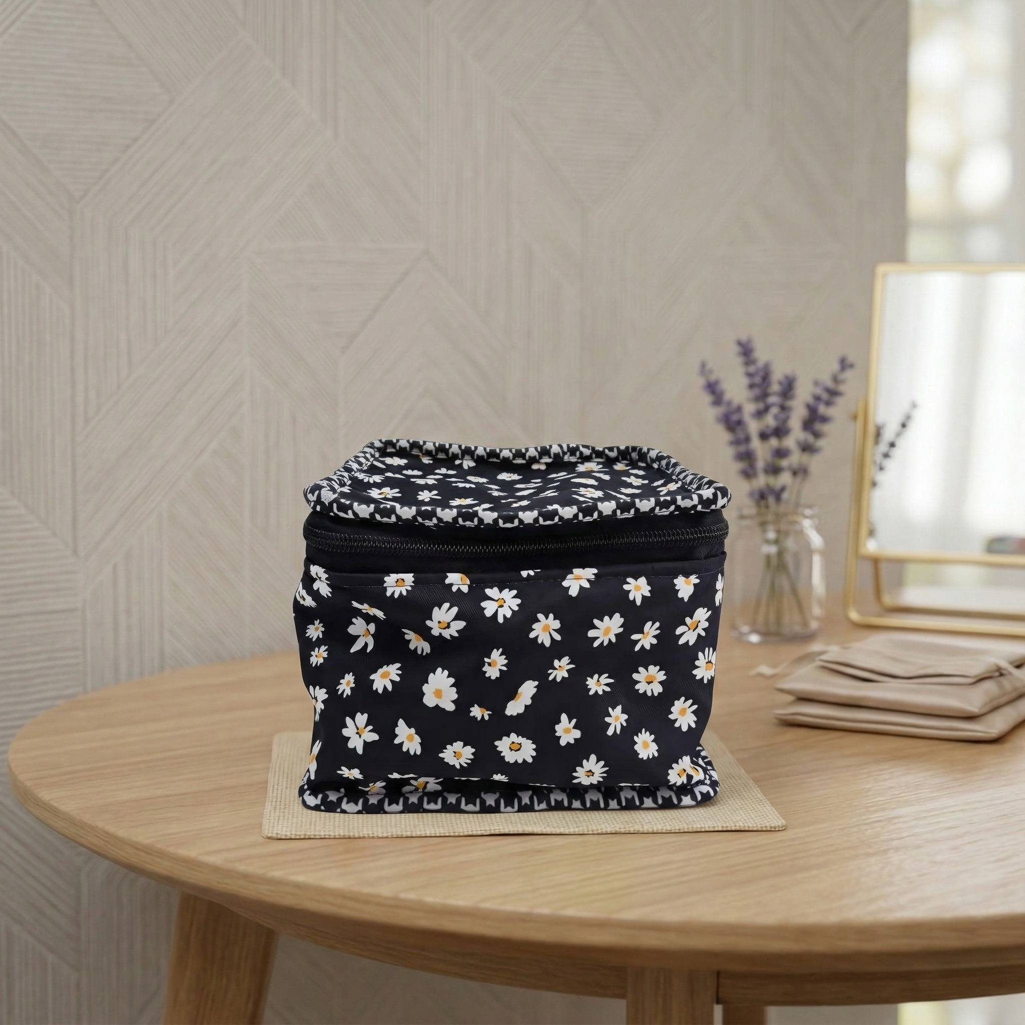 MIDNIGHT DAISY PRINT Earring Organizer