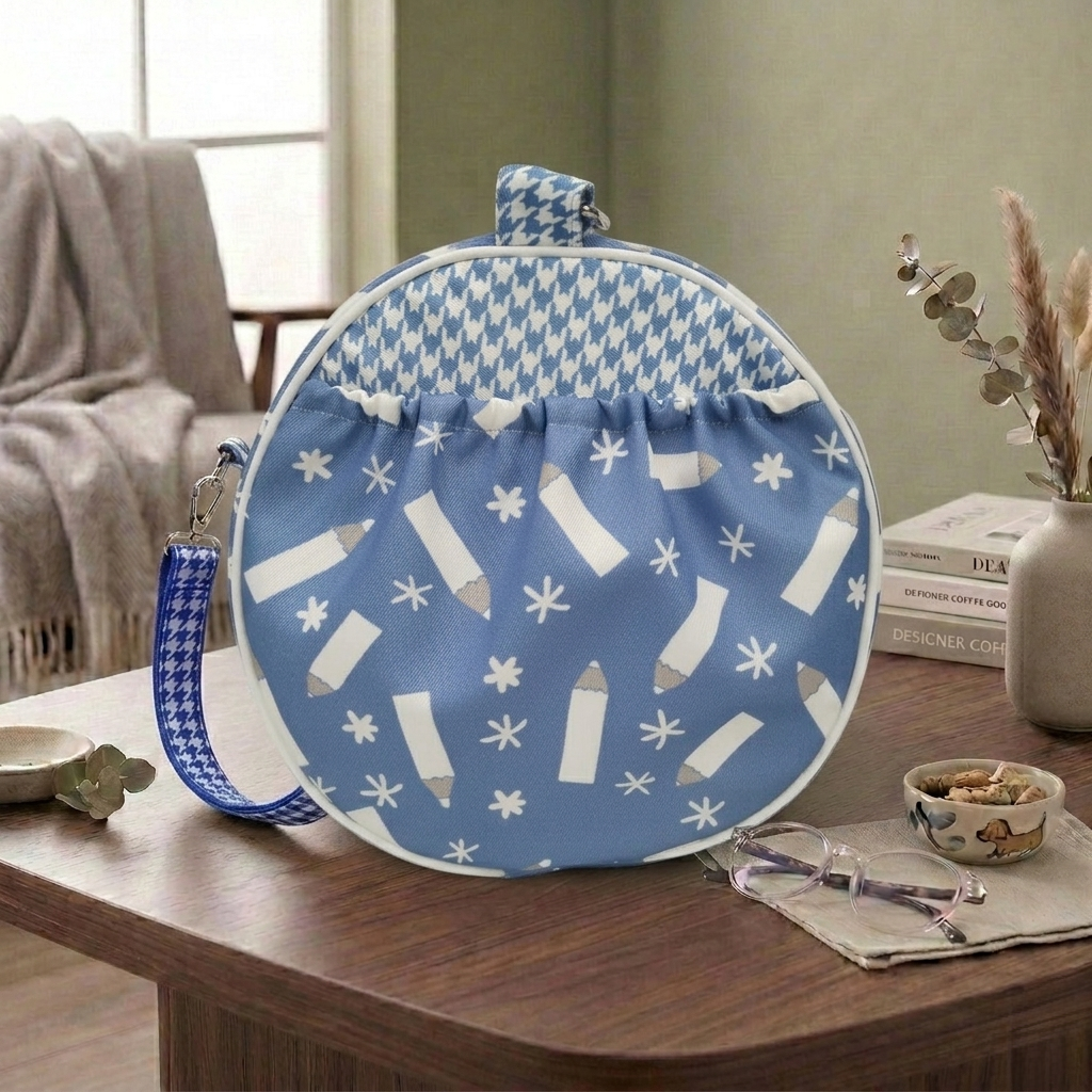 PENCIL FLAKES PRINT DUFFEL BAG