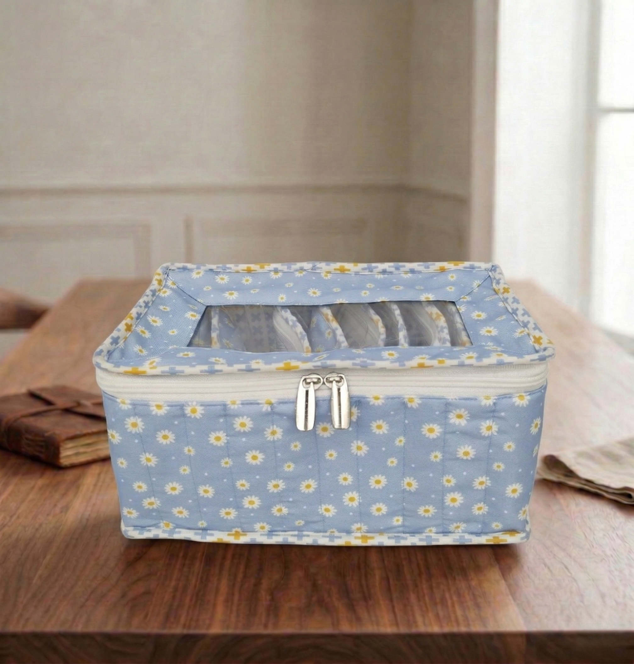 DAISY DREAMS PRINT LUXE 10-POUCH EARRING ORGANIZER