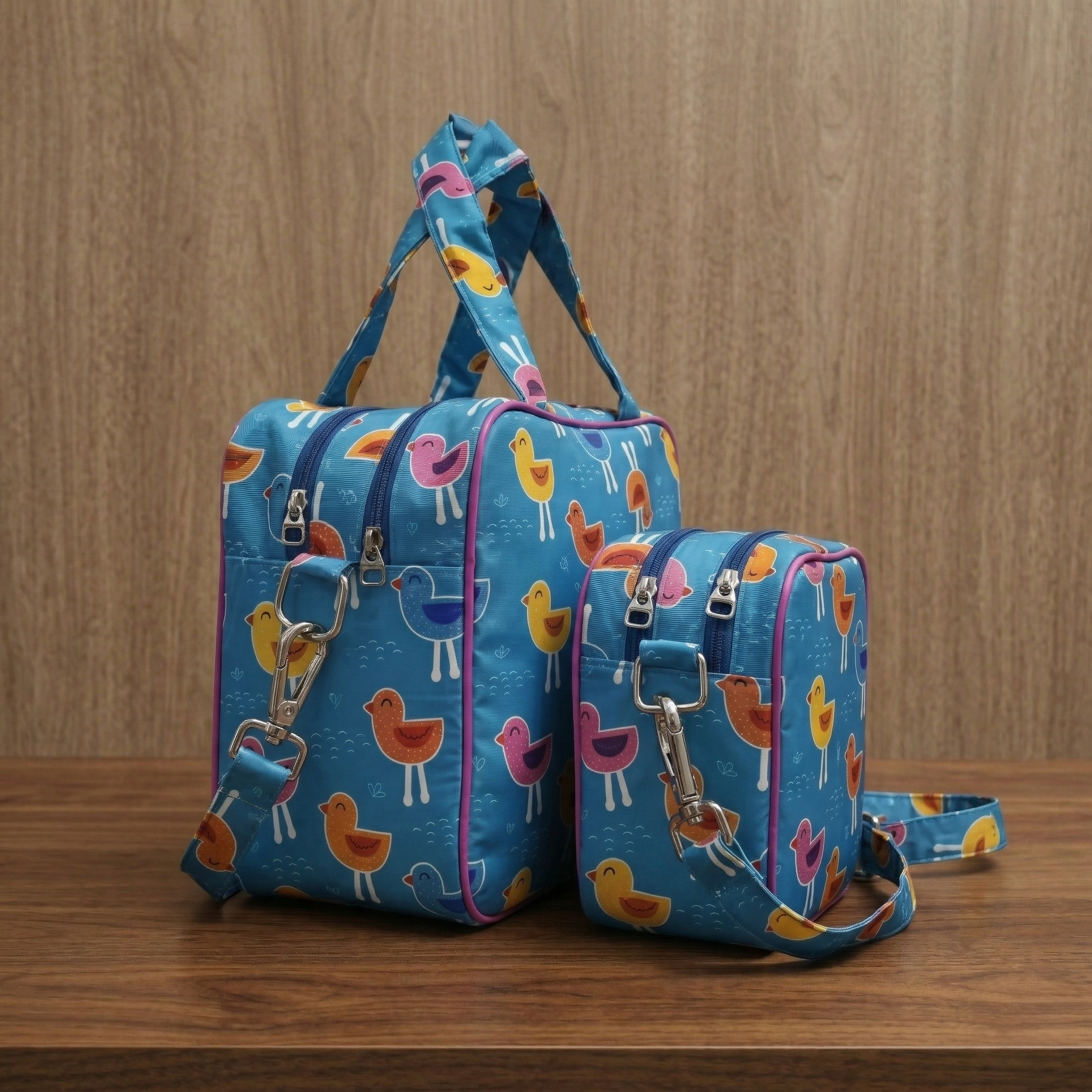 PLAYFUL BIRDS PRINT TRAVEL BAG