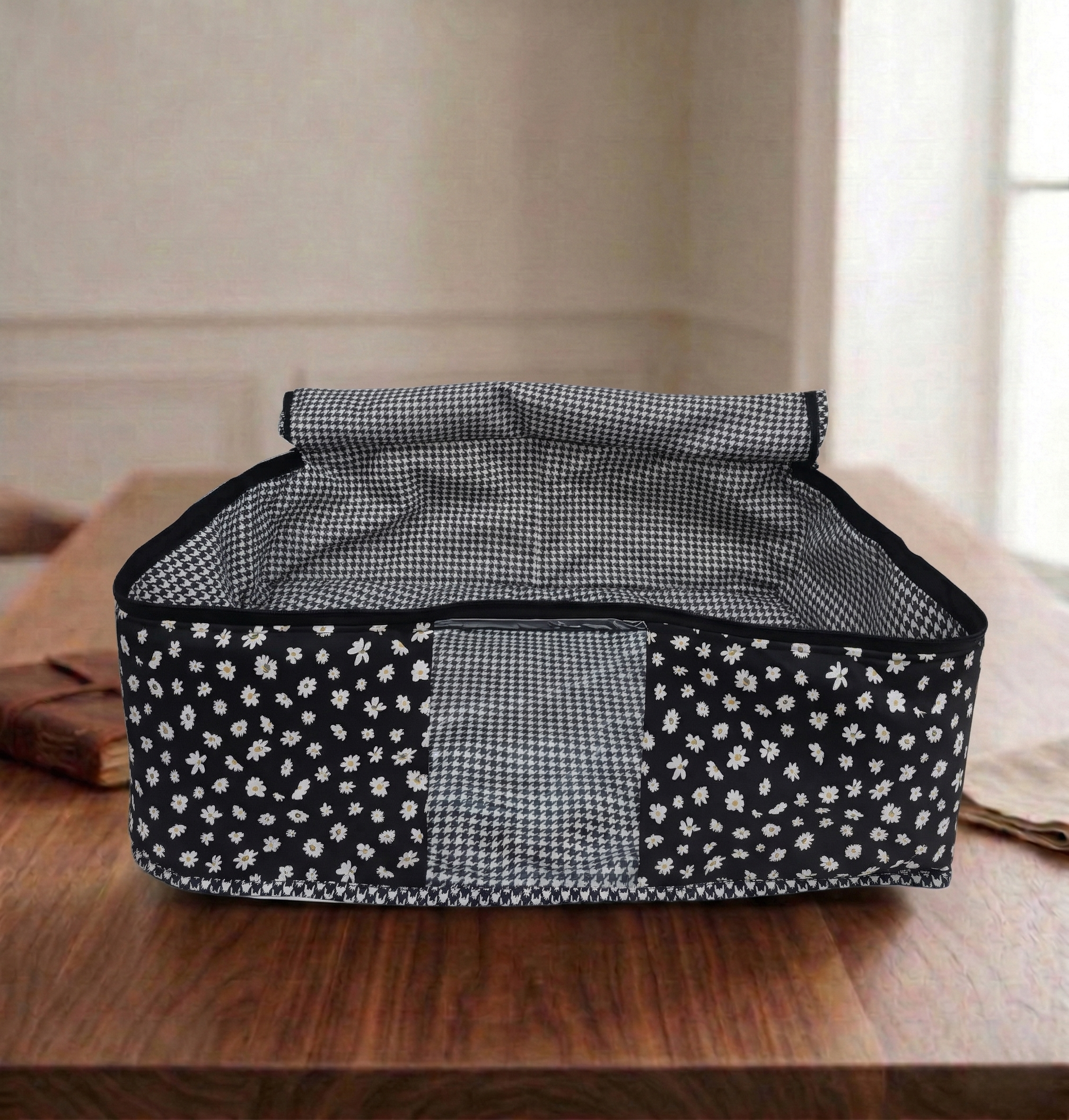 MIDNIGHT DAISY PRINT  Lehenga Organizer