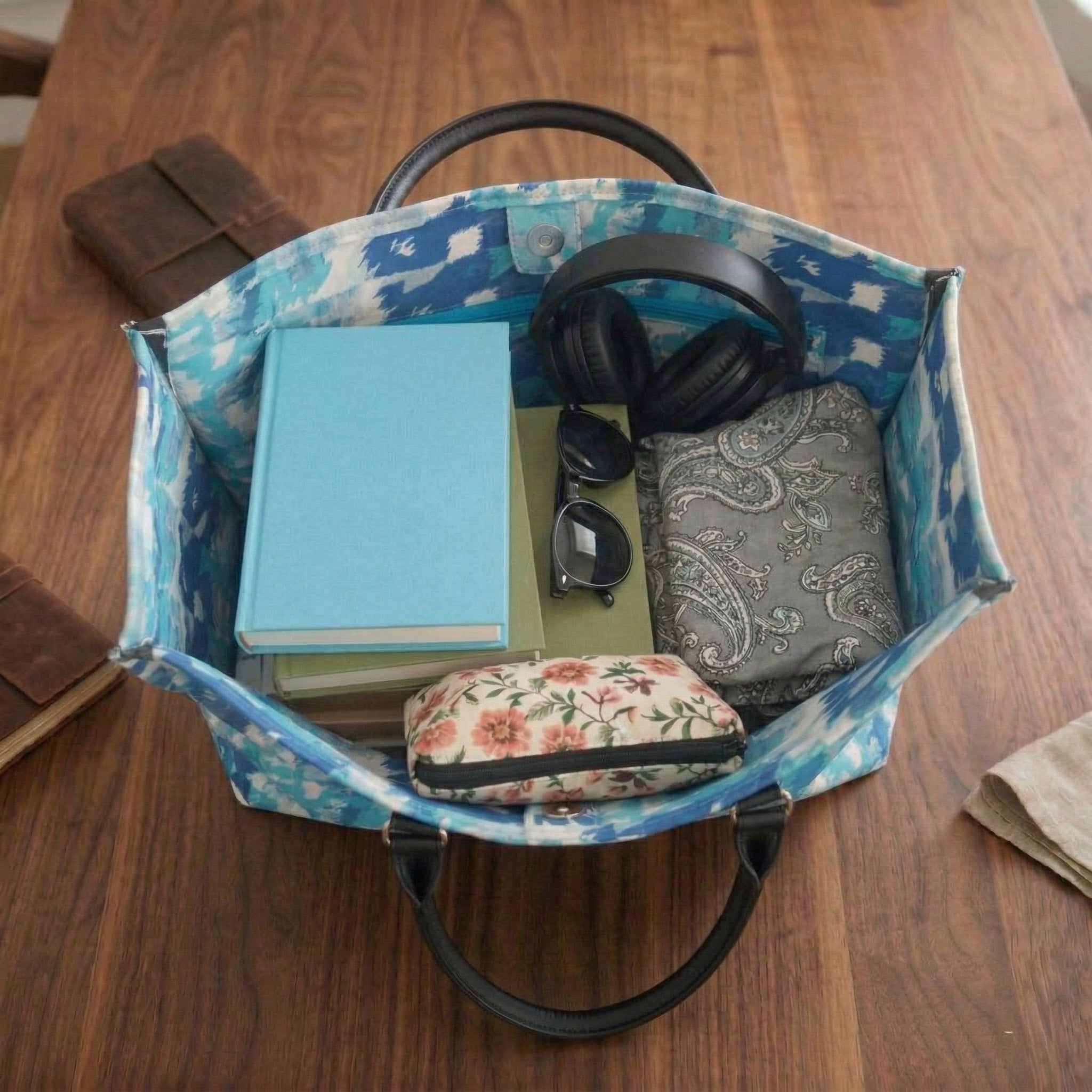 AQUA BREEZE WEEKENDER LEATHER BAG