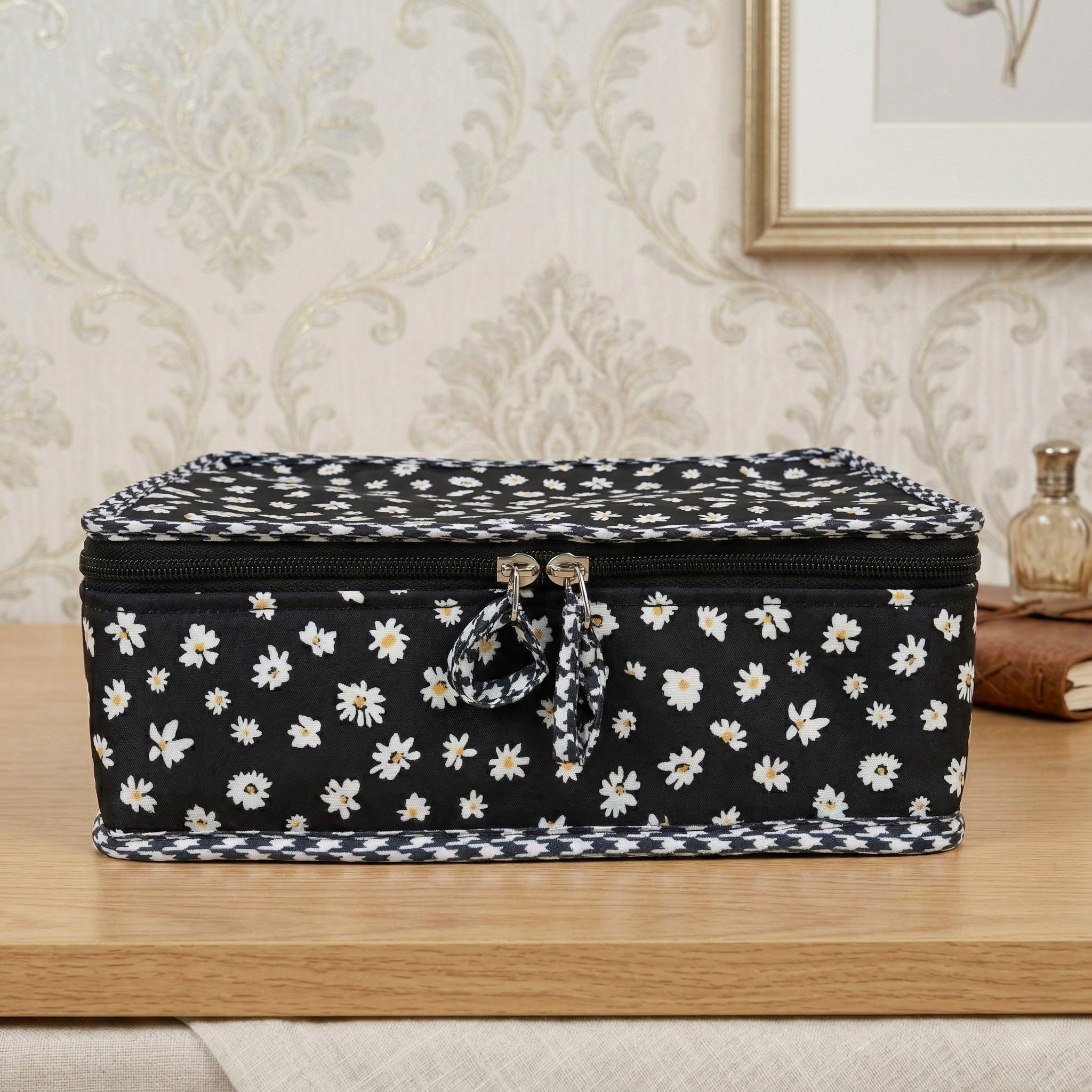 MIDNIGHT DAISY PRINT JEWELRY ORGANIZER