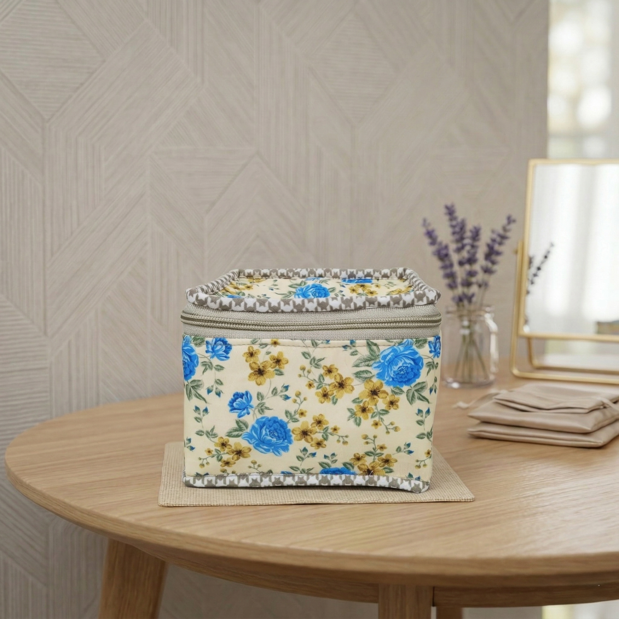 WHISPERING PETALS PRINT EARRING ORGANIZER