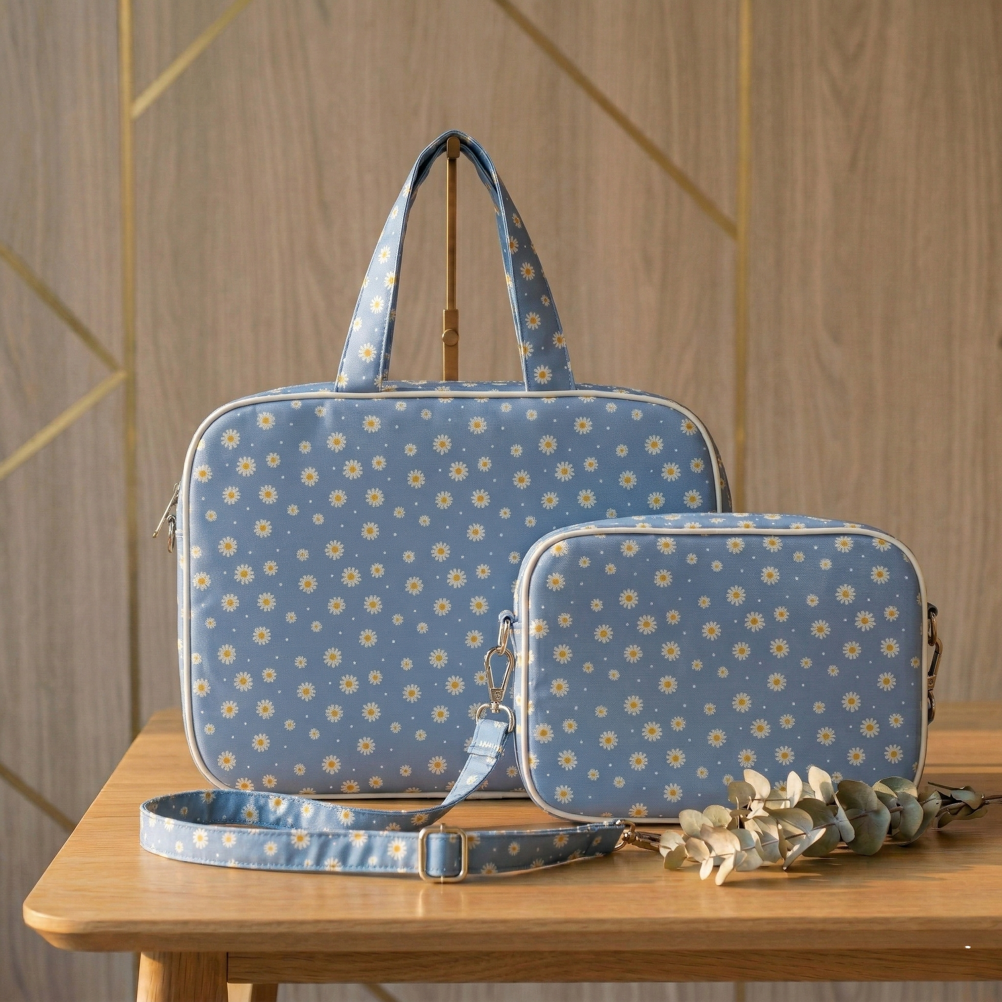 DAISY DREAMS PRINT TRAVEL BAG