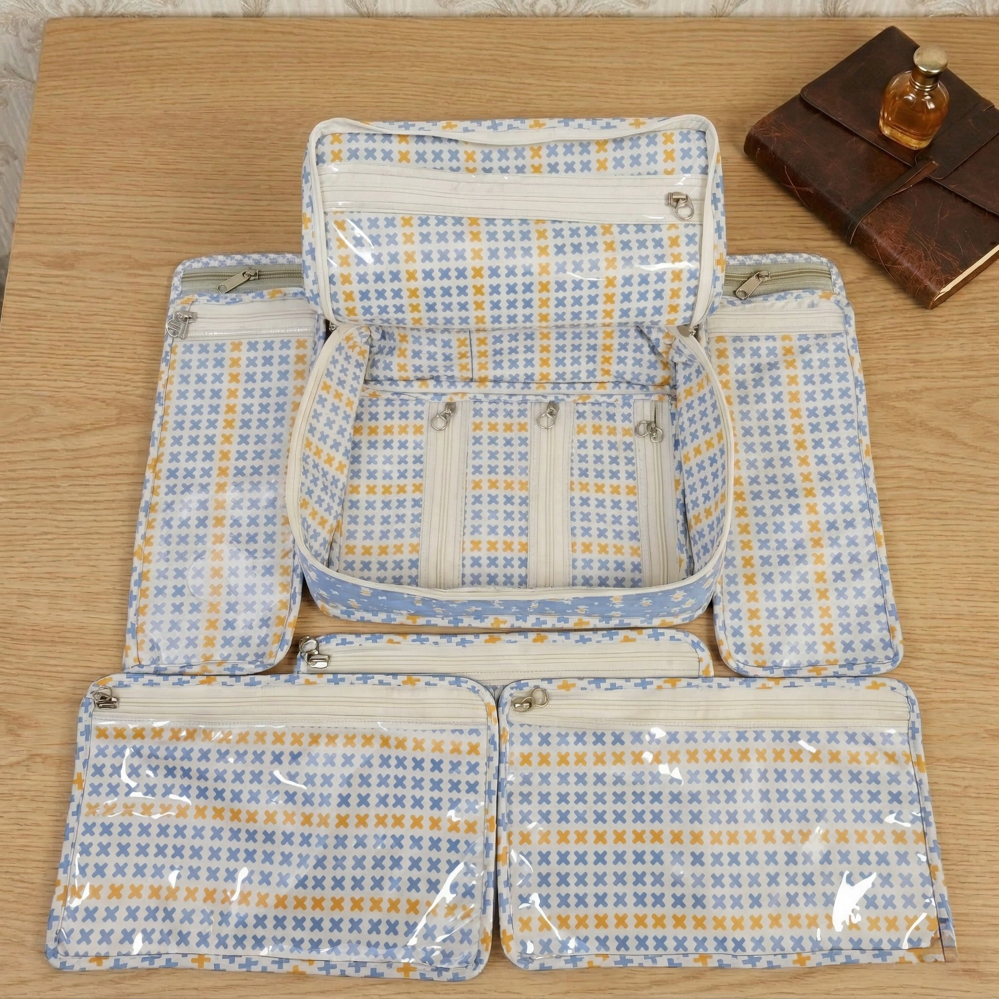 DAISY DREAMS PRINT JEWELRY ORGANIZER