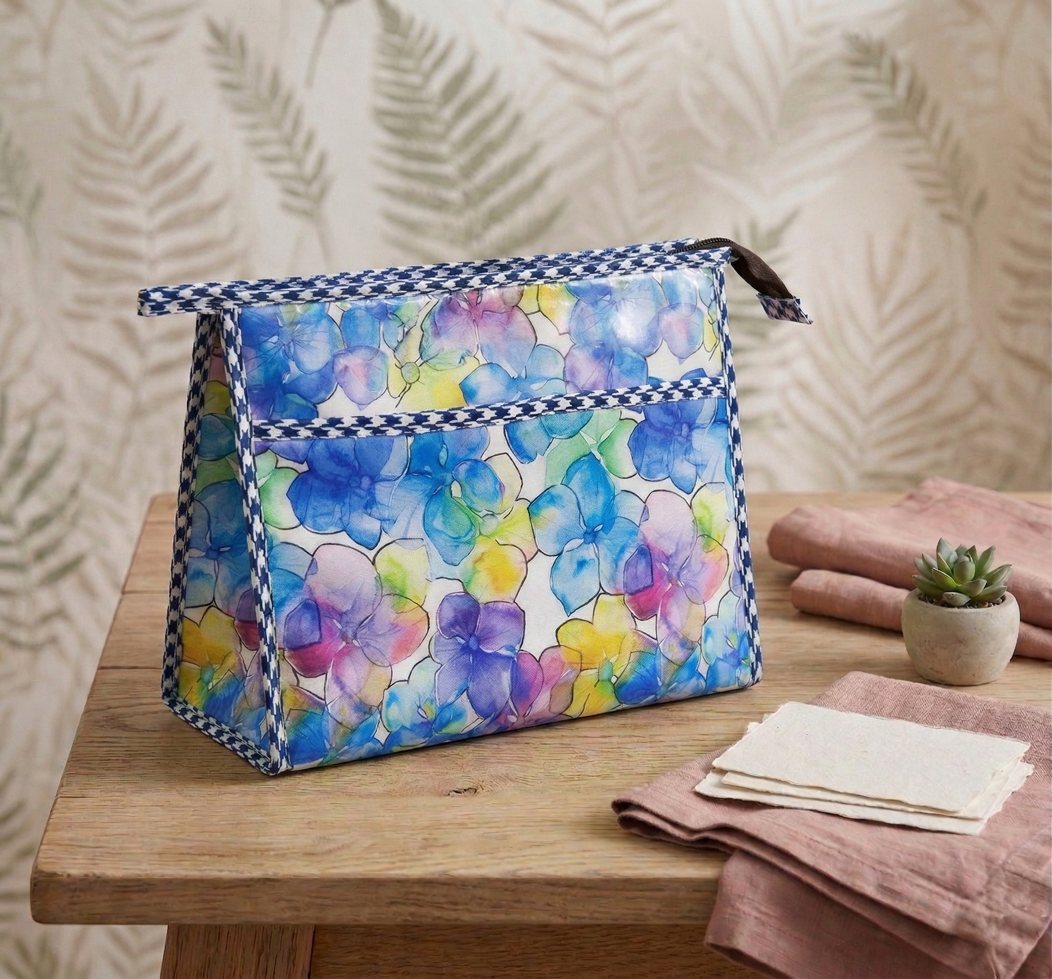 OCEAN MIST PRINT TRIOZIP TOILETRY BAG