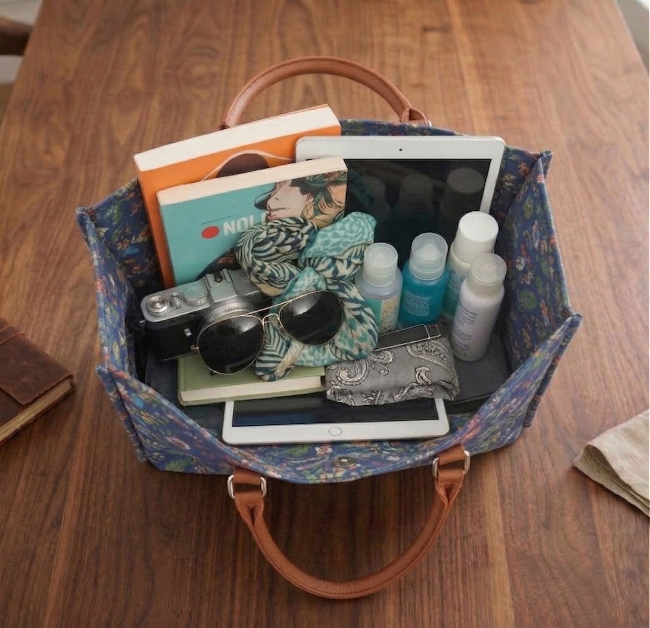BLUE BLOOM TRAVEL LEATHER BAG
