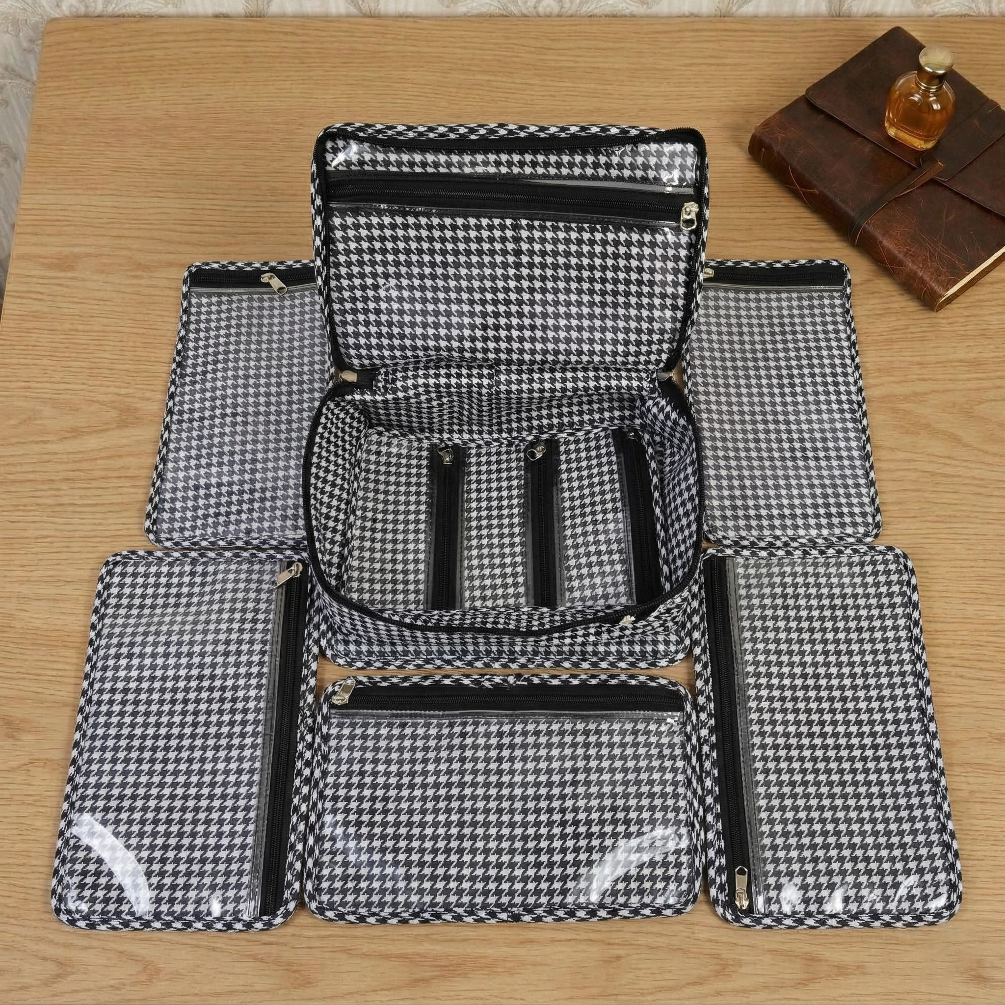 MIDNIGHT DAISY PRINT JEWELRY ORGANIZER