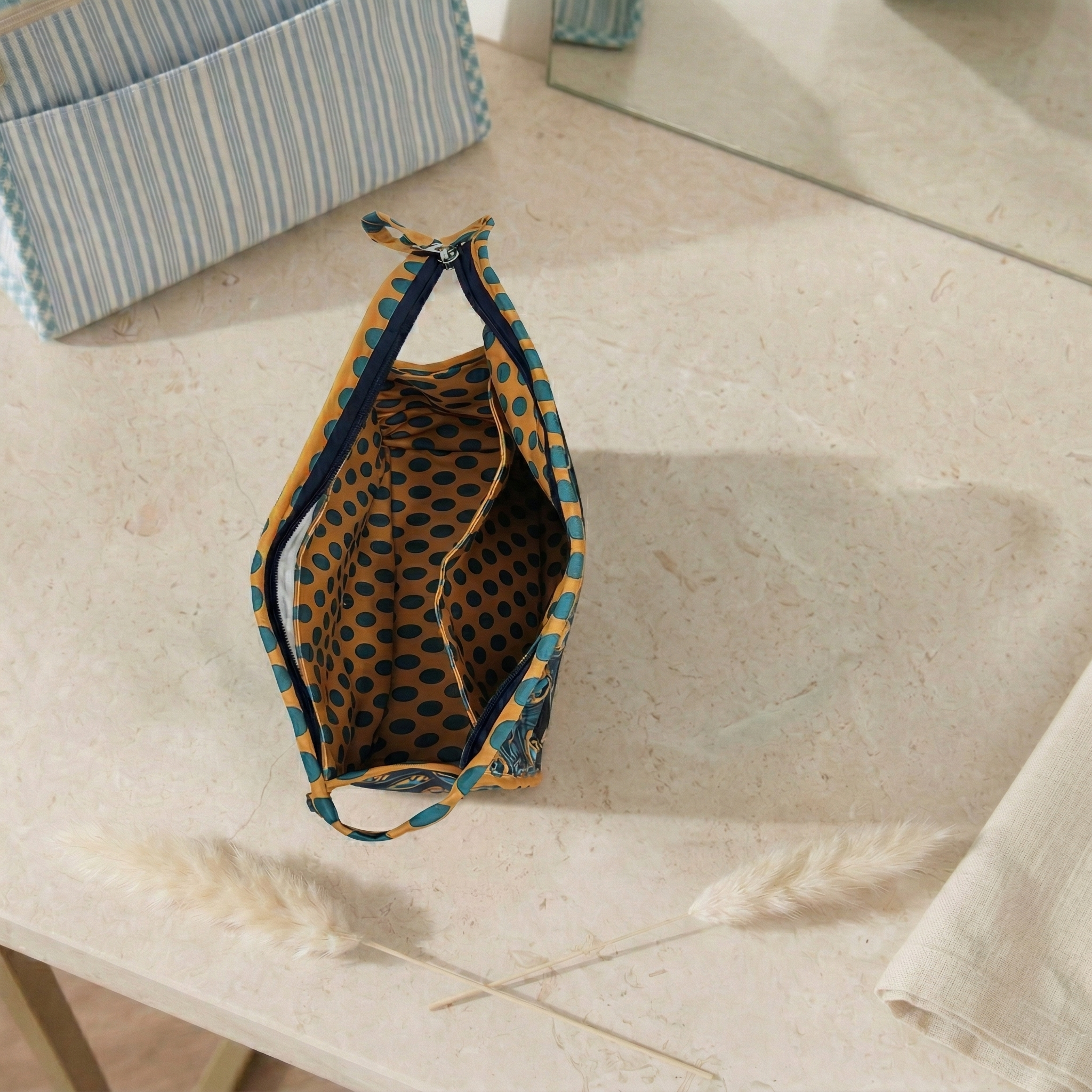 PEACOCK GLORY PRINT TRAVEL MAKEUP POUCH SET