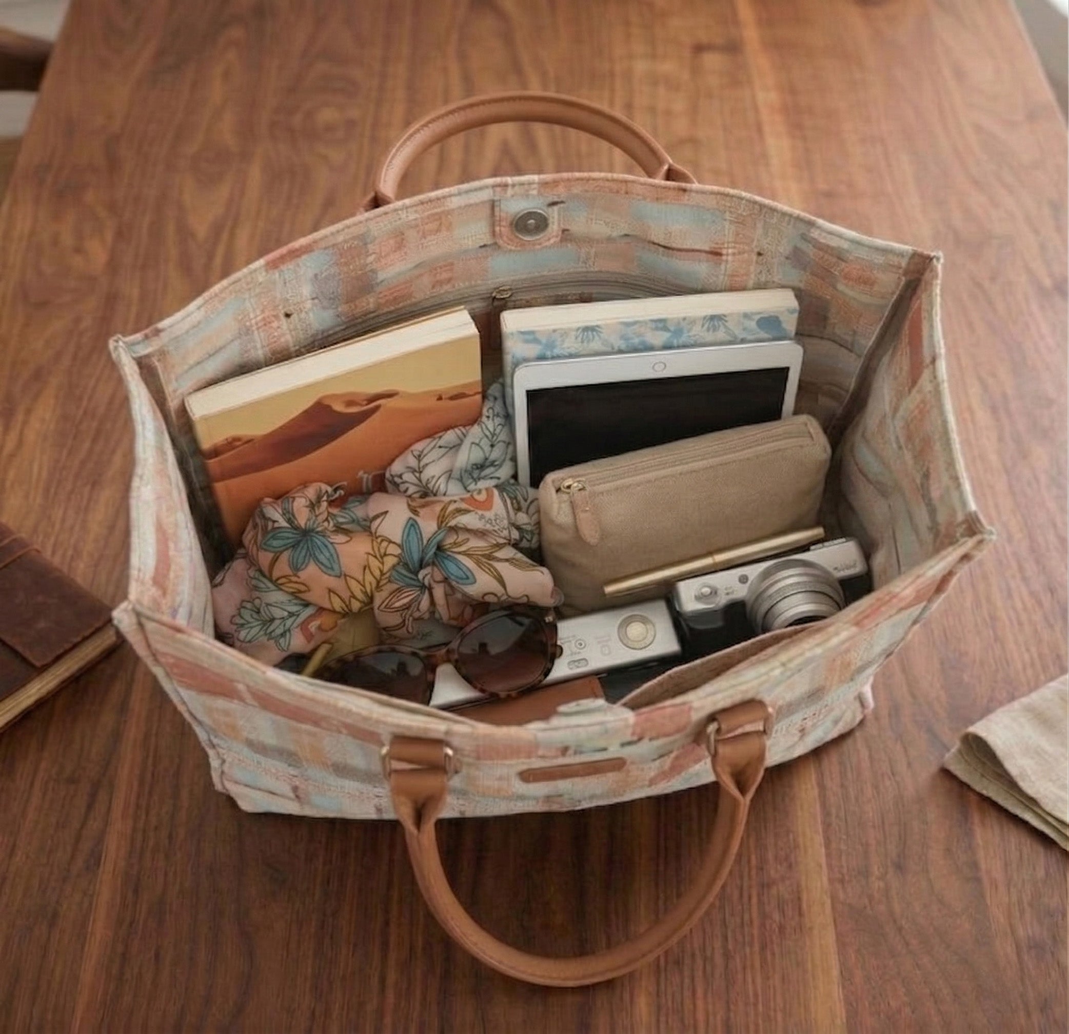 ABSTRACT GEOMETRIC TRAVEL LEATHER BAG