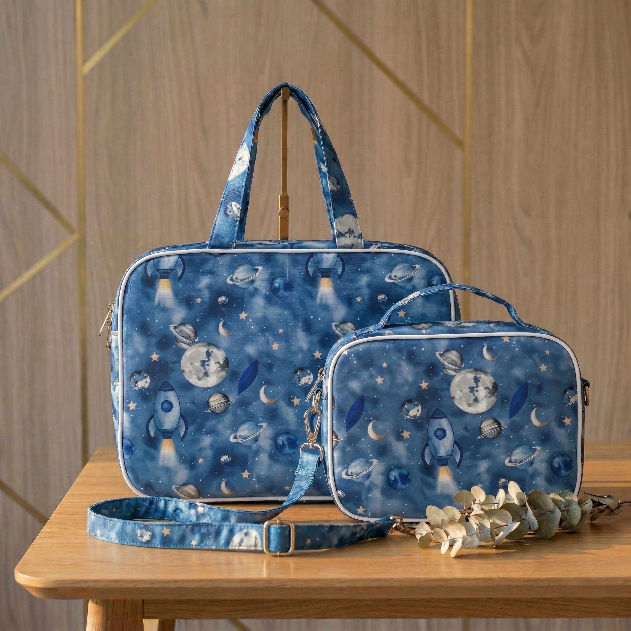 GALAXY WONDERS PRINT TRAVEL BAG