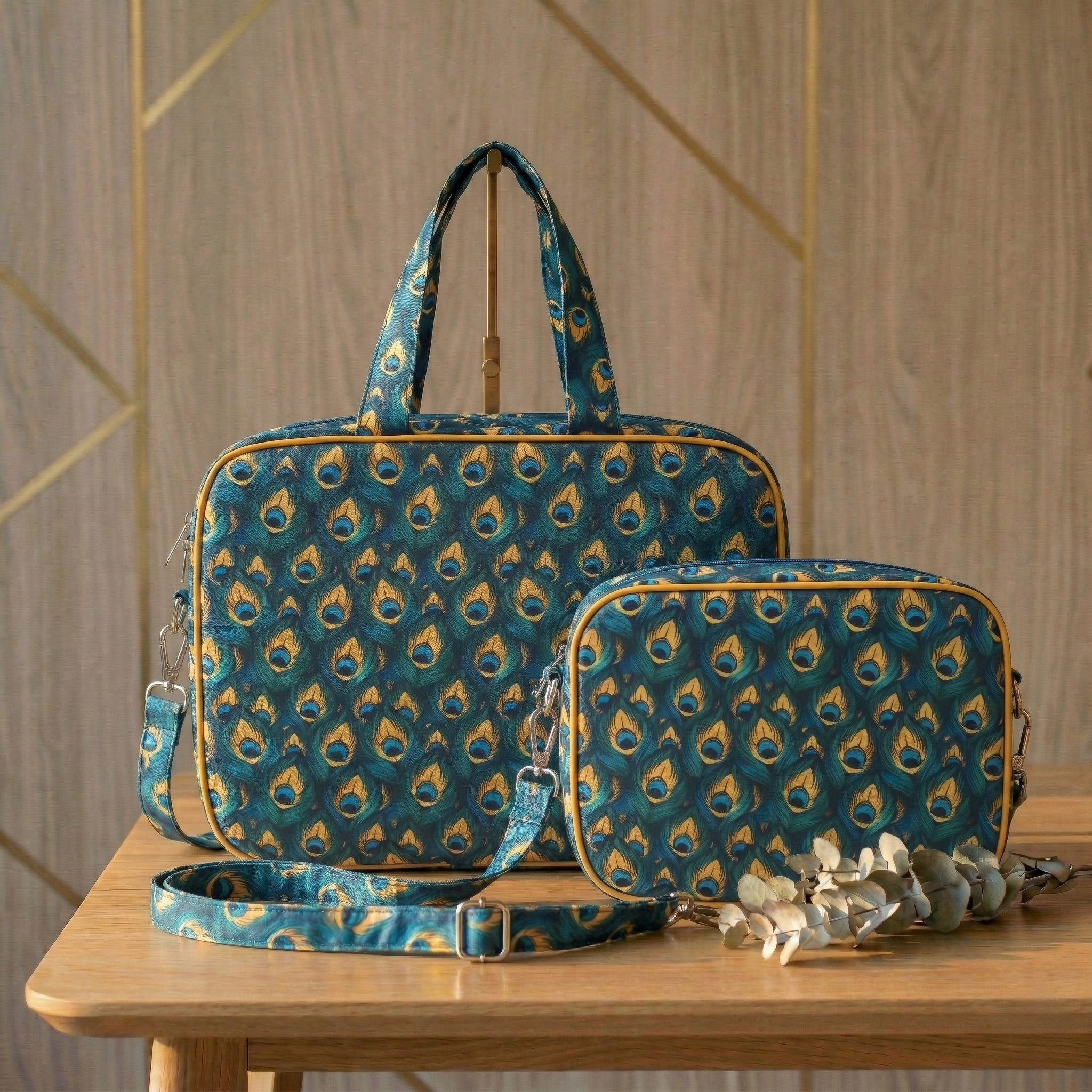 PEACOCK GLORY PRINT TRAVEL BAG