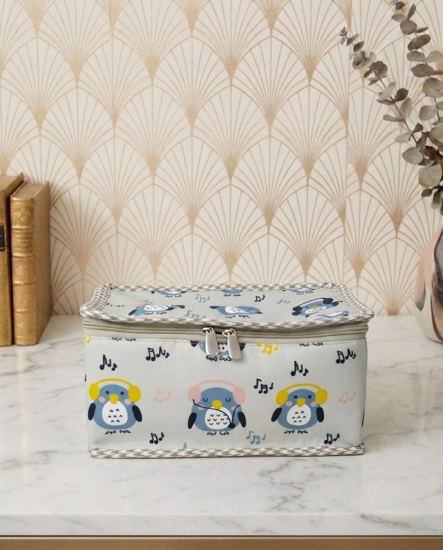 PENGUIN POP PRINT NECKLACE ORGANIZER