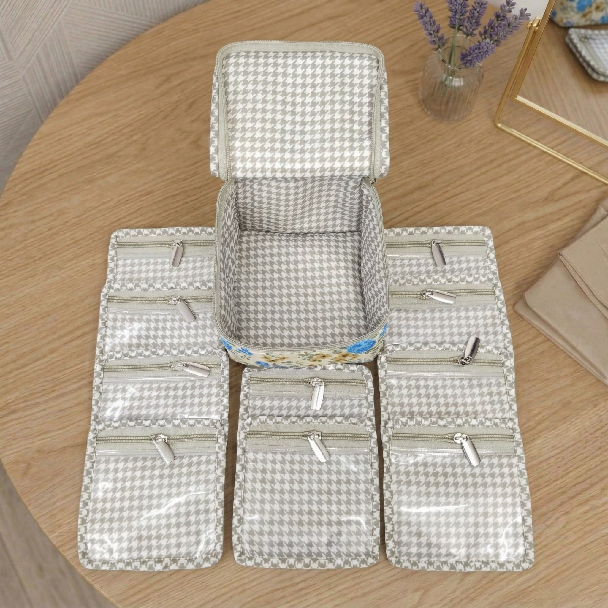 WHISPERING PETALS PRINT EARRING ORGANIZER