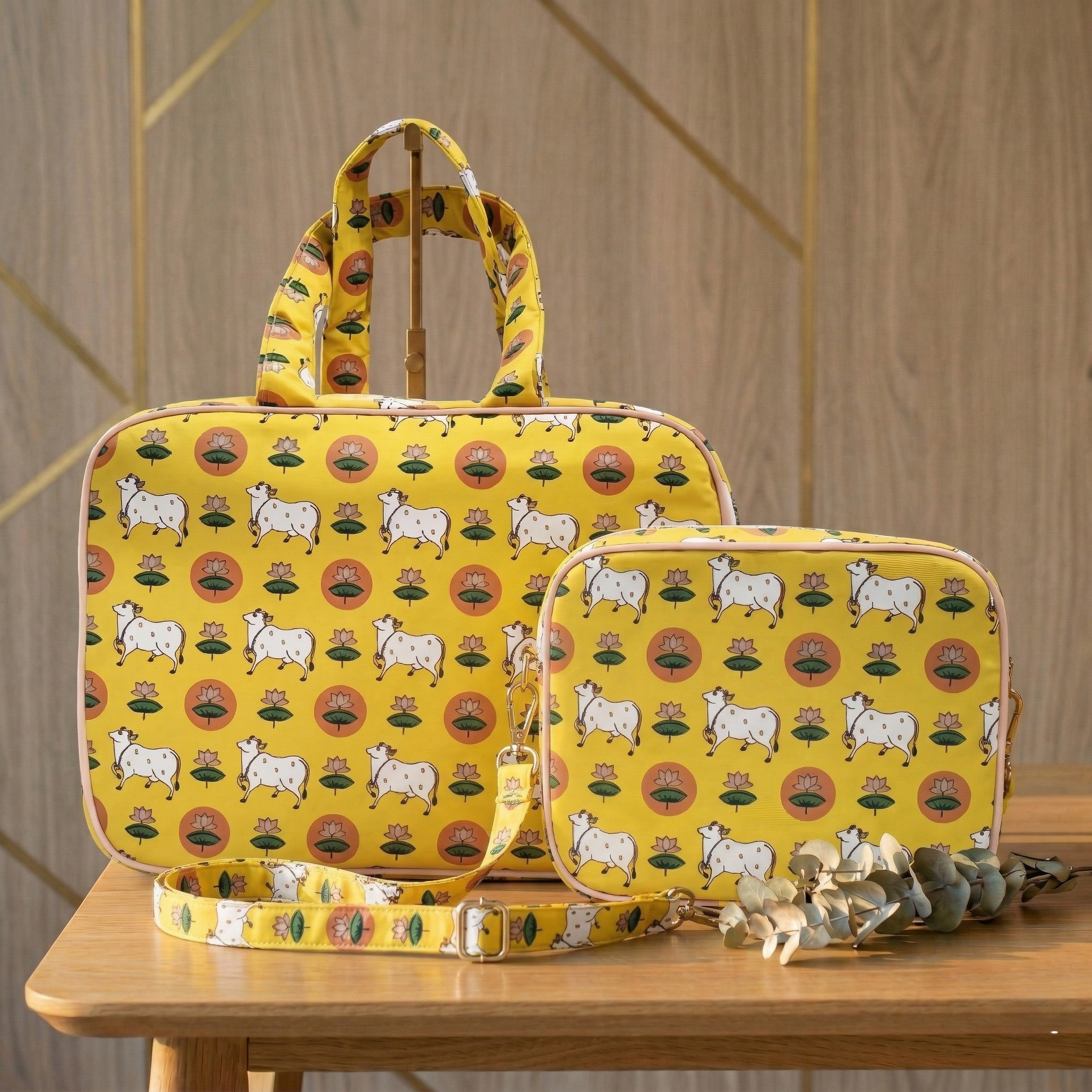 PICHWAI PASTURES PRINT TRAVEL BAG