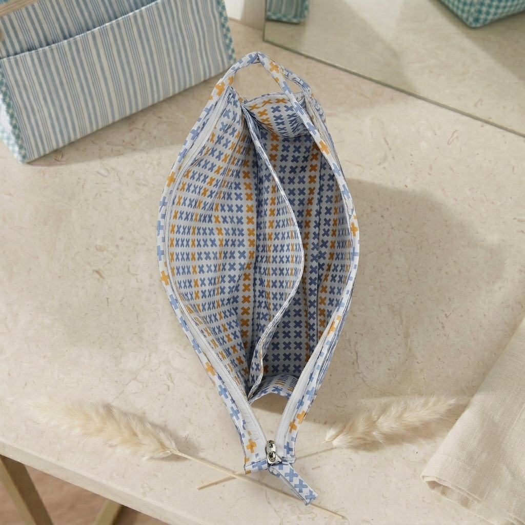 DAISY DREAMS PRINT TRAVEL MAKEUP POUCH SET