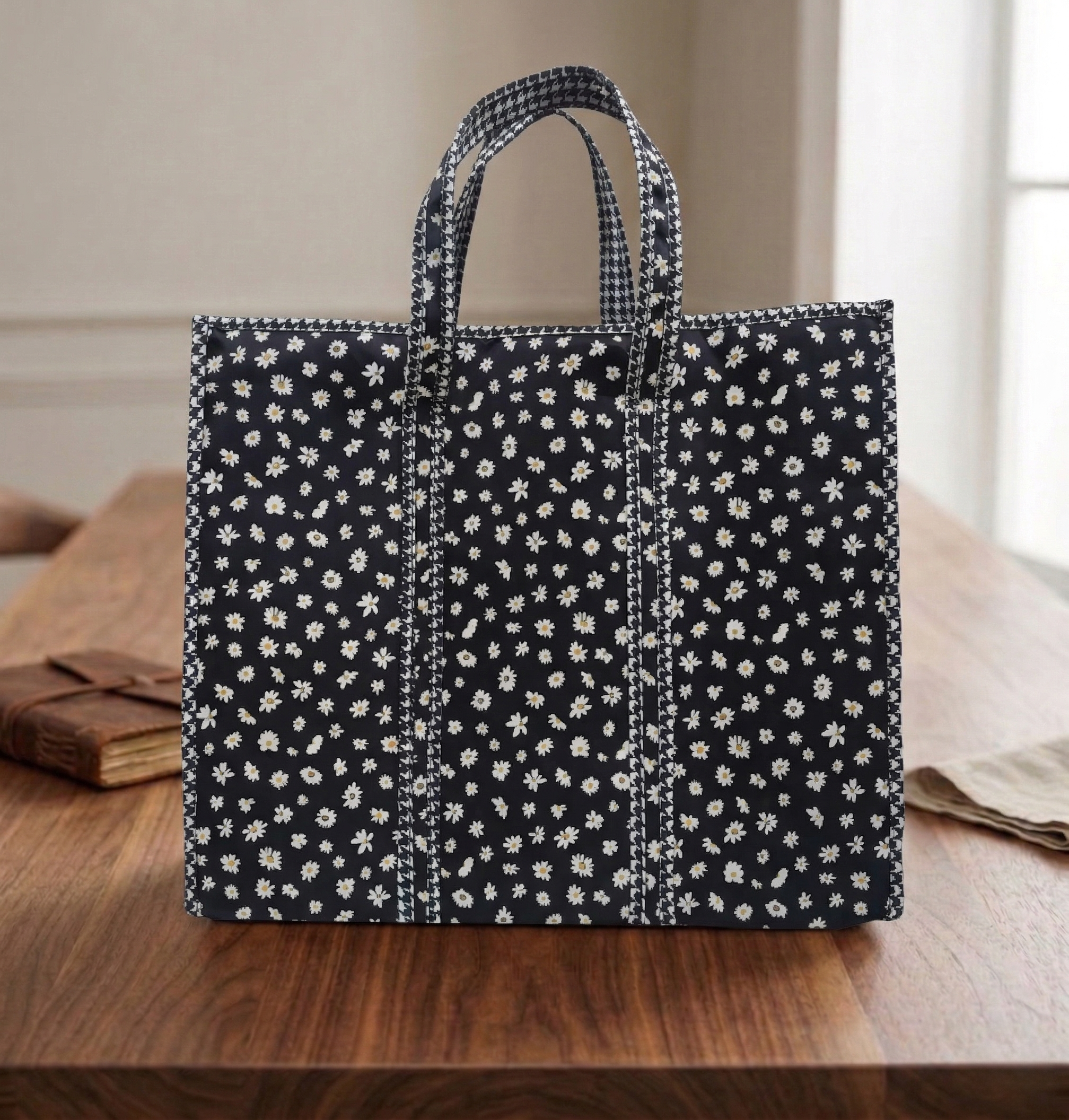 MIDNIGHT DAISY PRINT Everyday Tote