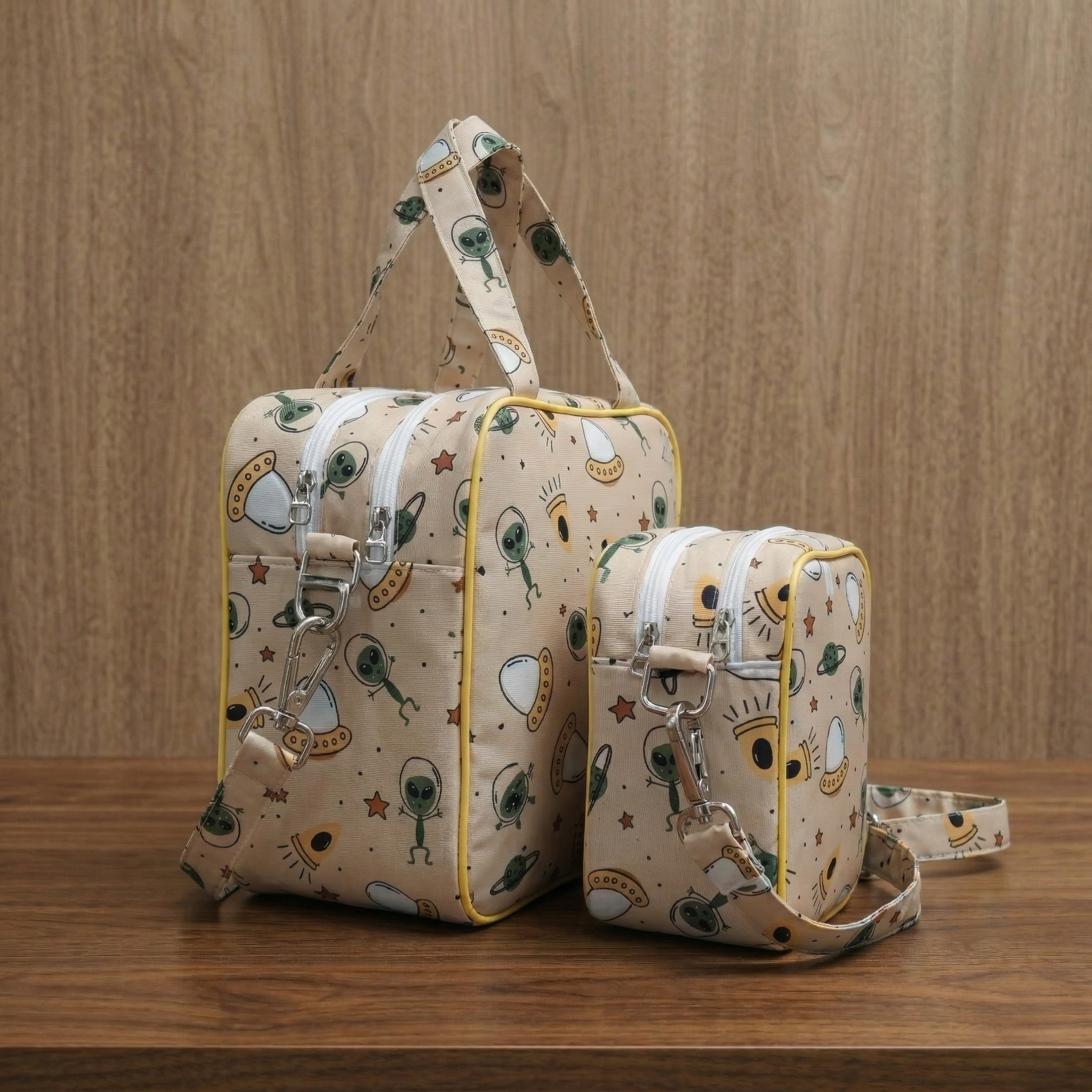 SPACE INVADERS PRINT TRAVEL BAG