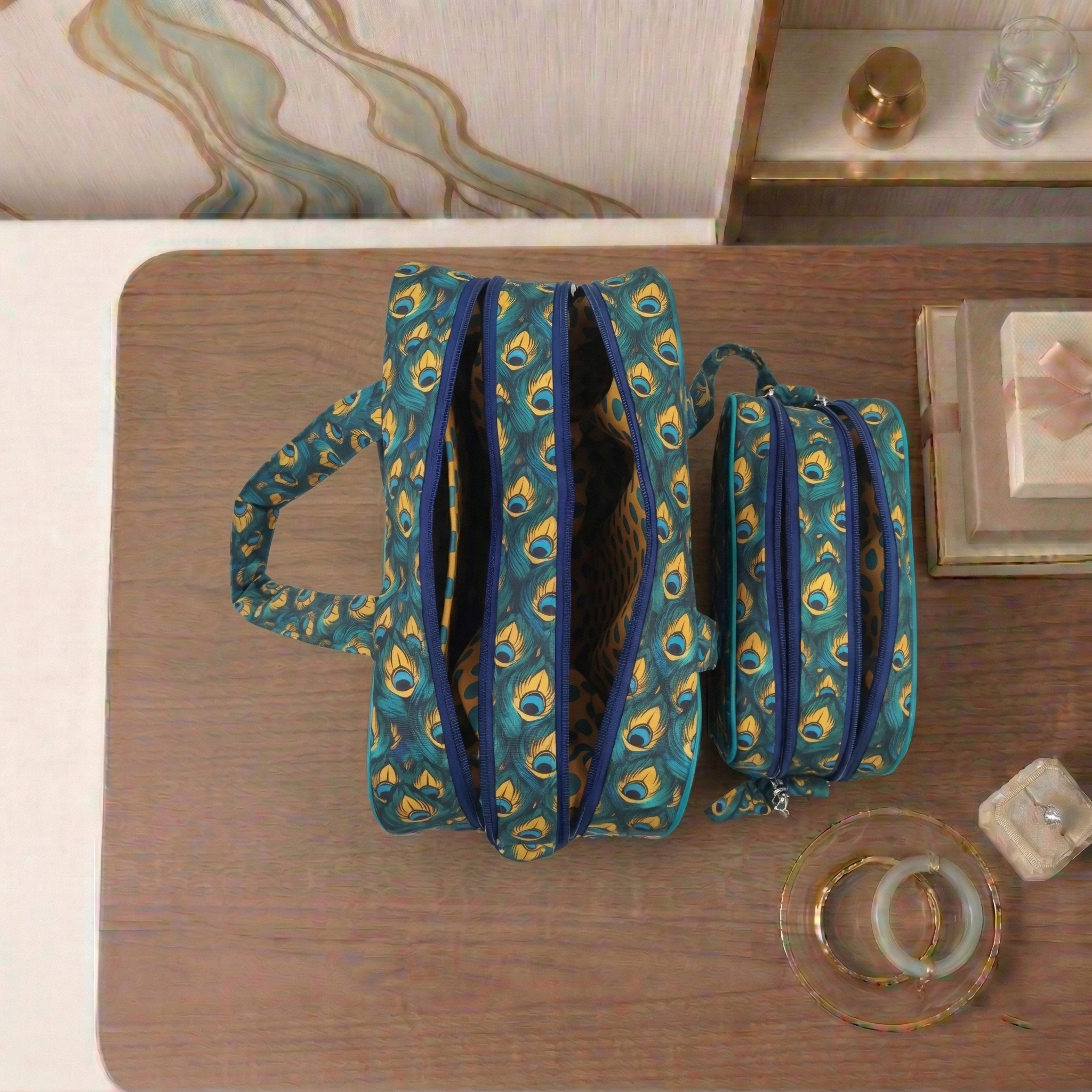 PEACOCK GLORY PRINT TRAVEL BAG