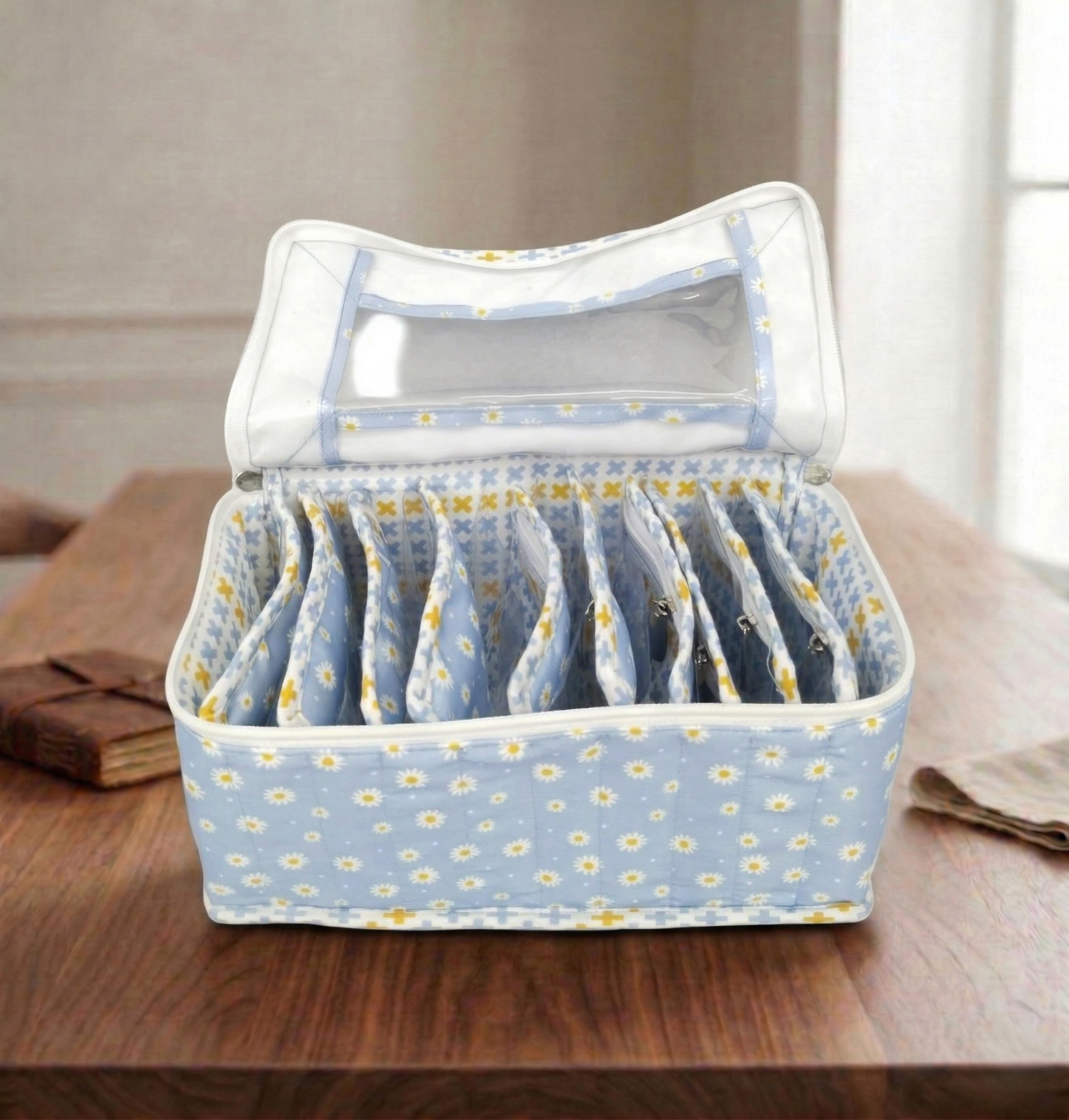 DAISY DREAMS PRINT LUXE 10-POUCH EARRING ORGANIZER