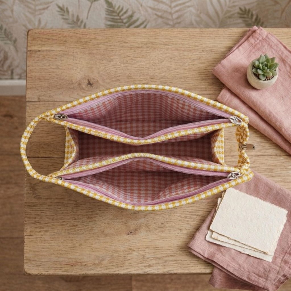 CANDY POP FLOWER PRINT TRIOZIP TOILETRY BAG