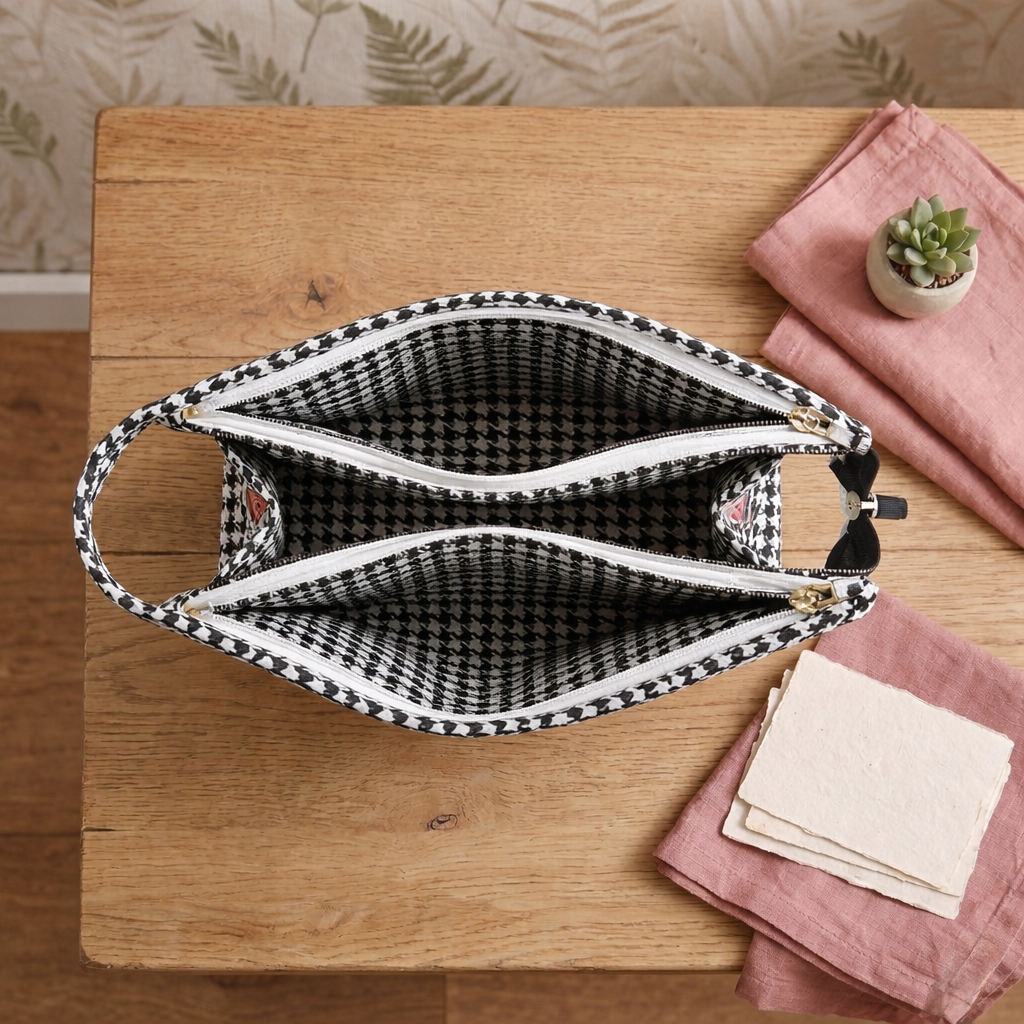 HEARTBEAT ELEGANCE PRINT TRIOZIP TOILETRY BAG