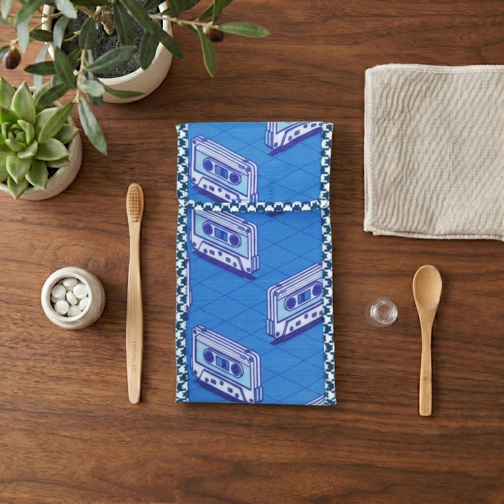 90S CASSETTE WAVE PRINT TRAVEL DENTAL KIT