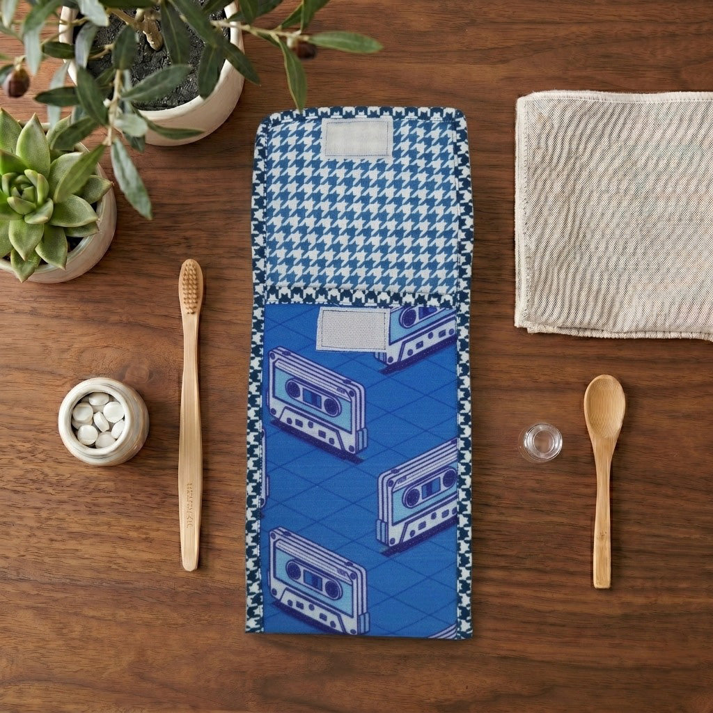 90S CASSETTE WAVE PRINT TRAVEL DENTAL KIT