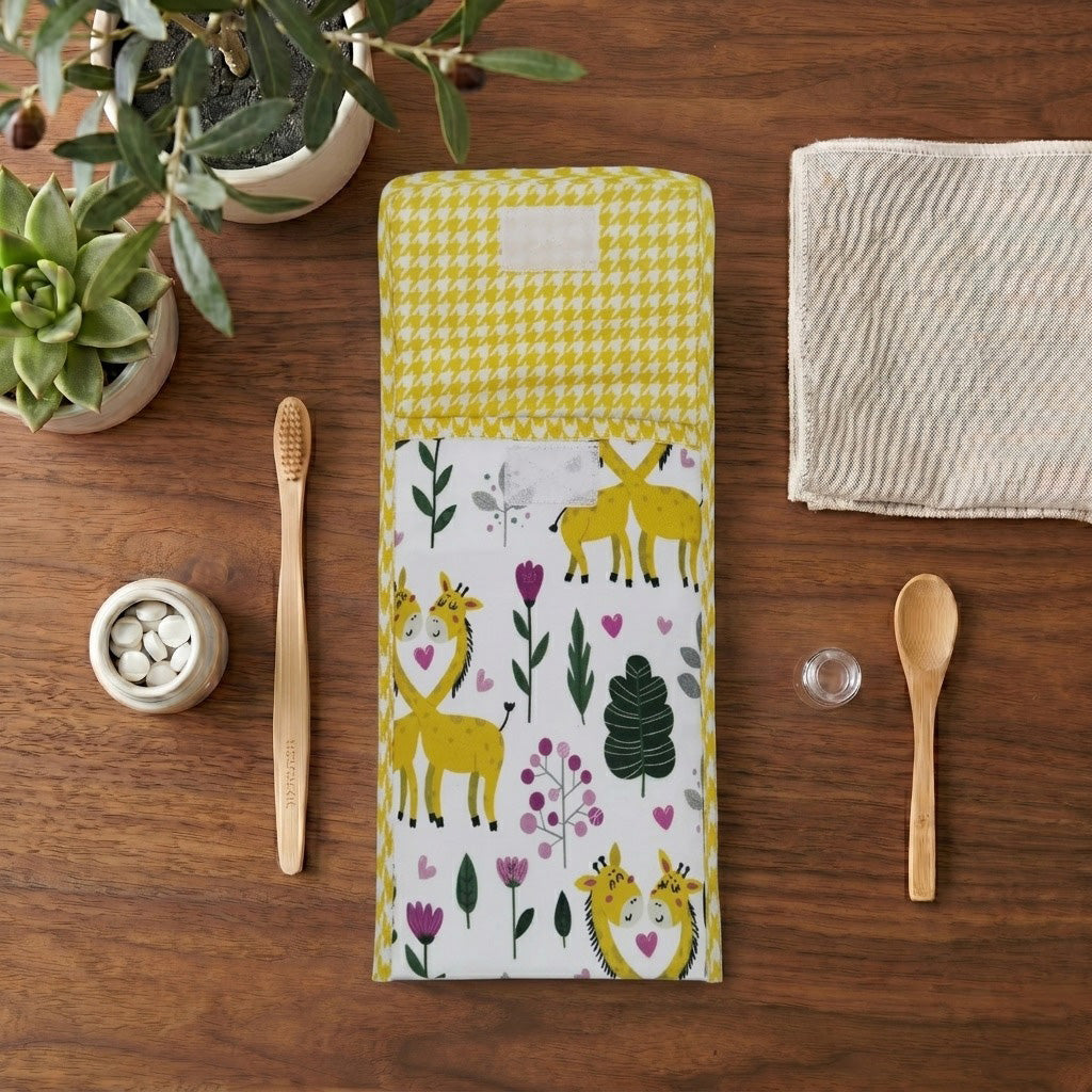 GIRAFFE PARADISE PRINT TRAVEL DENTAL KIT