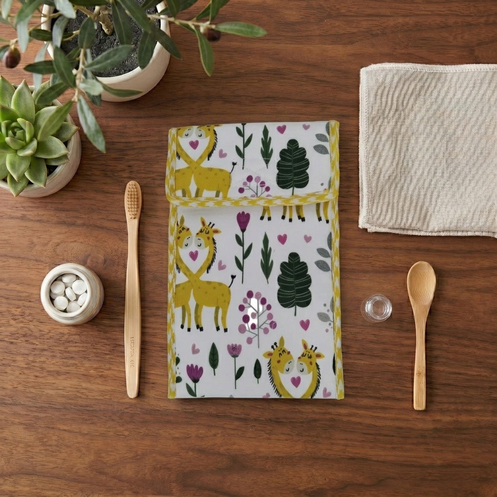 GIRAFFE PARADISE PRINT TRAVEL DENTAL KIT