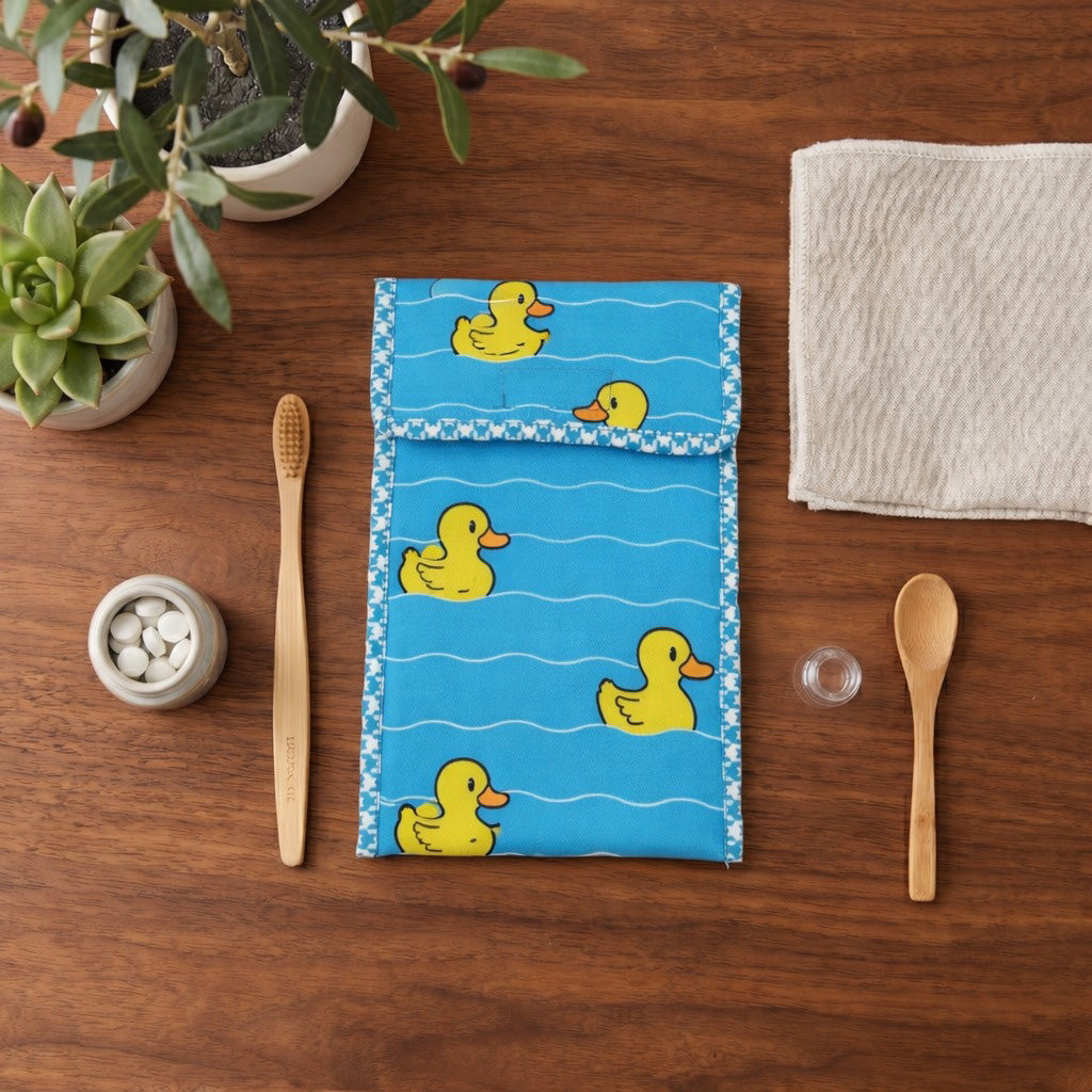 QUACKY WAVES PRINT TRAVEL DENTAL KIT