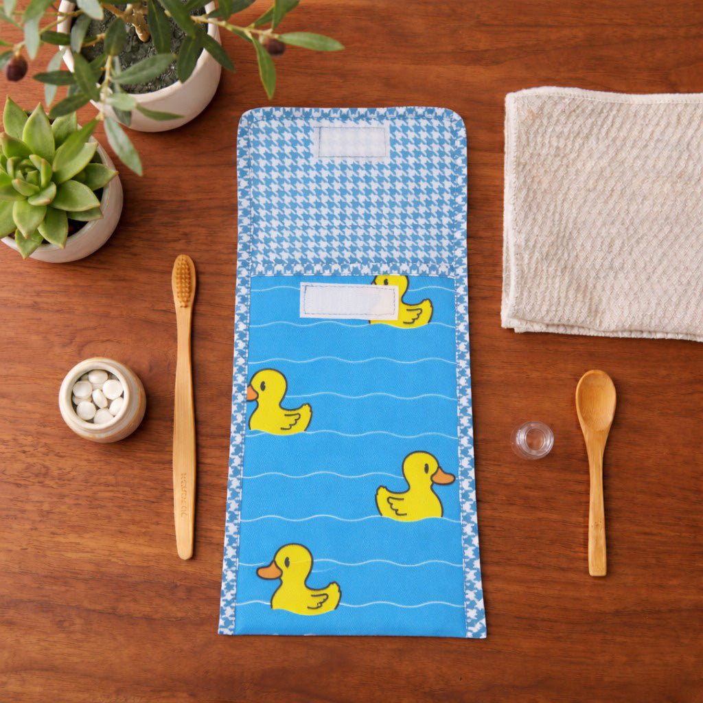 QUACKY WAVES PRINT TRAVEL DENTAL KIT